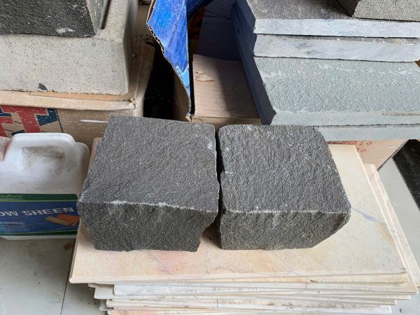 Đá cubic bazan grhouse 01 đen 10x10x5 cm