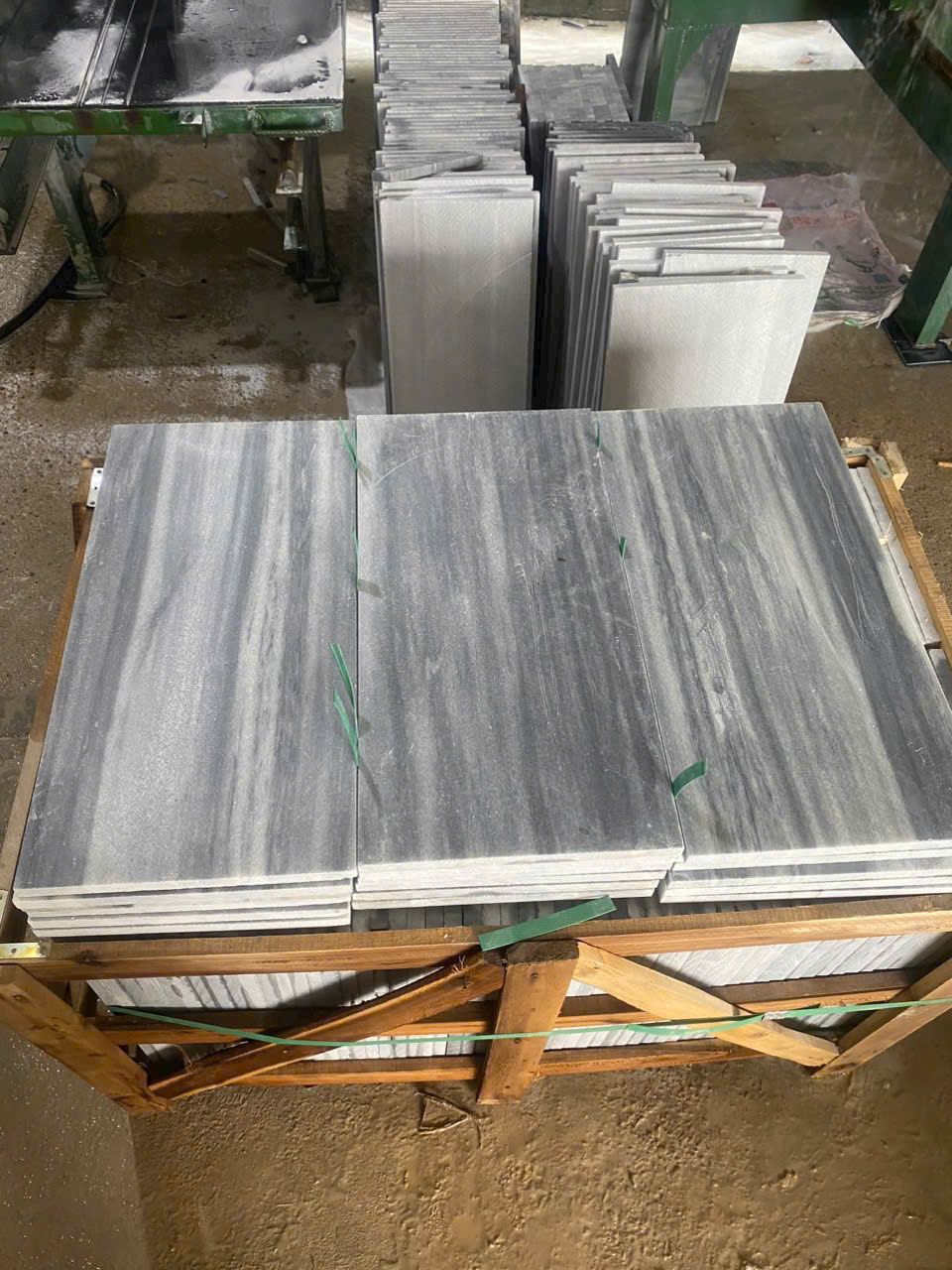 Đá sọc dưa đen mài bóng 30x60x2