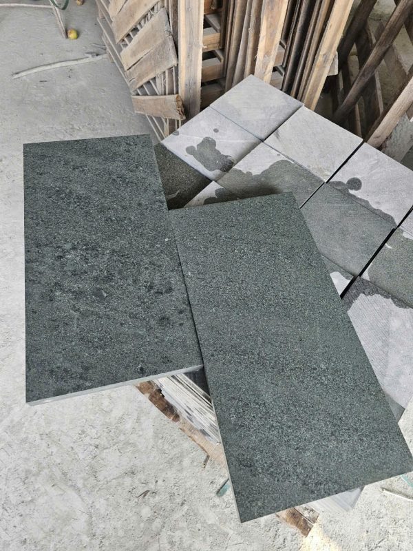 Đá xanh rêu mài kt 30x60x2cm